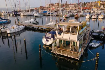 Image de Bienvenue à bord - péniche Chicky Lucky, vacances dans le 1. Rangée avec une vue fantastique sur le fjord de Kiel