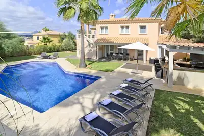 Image de Villa de rêve avec piscine, cuisine extérieure, dans un emplacement privilégié près de Port Adriano