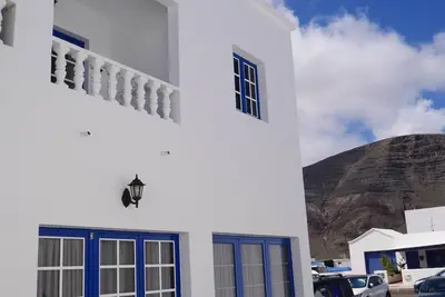 Calme. appartement lumineux au rez-de-chaussée dans une maison de pêcheur restaurée à 100 mètres de la mer