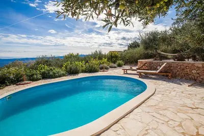 Image de villa en famille avec piscine privée et vue imprenable