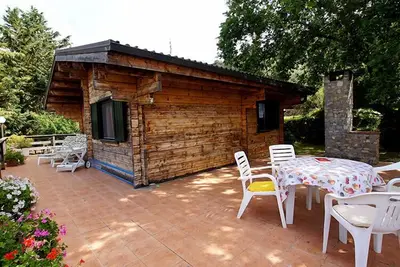 Image de Maison de campagne ligurienne devant Montegrazie, vue panoramique, piscine