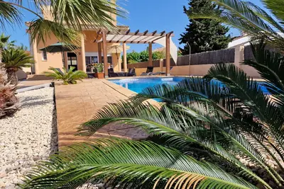 Image de \"Agostino\"@Marisol : 300m de la plage, piscine privée, climatisation, Wlan, plage pour chiens.