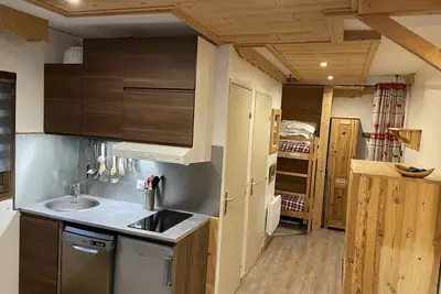 Image de Studio 4 personnes, skis aux pieds, Val-Claret