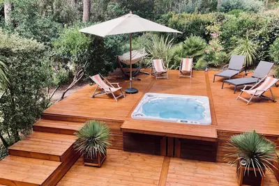 Image de Belle villa 4 étoiles  avec jacuzzi privatif au cœur du domaine de l'Ardilouse