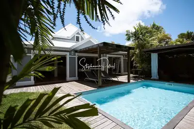 Image de Villa Petite Terre, 6 personnes avec piscine et citerne. Résidence sécurisée