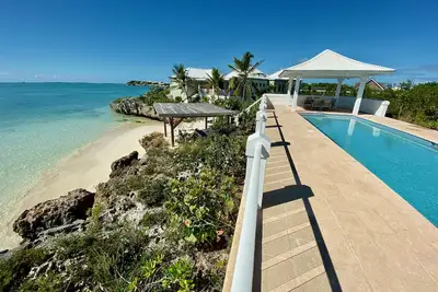 Image de 2 Beach Front Villas, Beautiful Beach! ! Vues incroyables sur l'océan, 2 piscines privées!