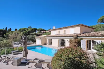 Image de Villa avec piscine privée - 10 personnes - Vue mer - Climatisation - WiFi - Sainte Maxime -. . .