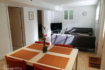 Image de 2-Br élégants Apt & Sauna dans les bois avec enregistrement libre.