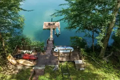 Image de Cabine au bord du lac sur le lac Nantahala, Wi-Fi, canoë / kayak / foyer (jusqu'à 5 personnes)