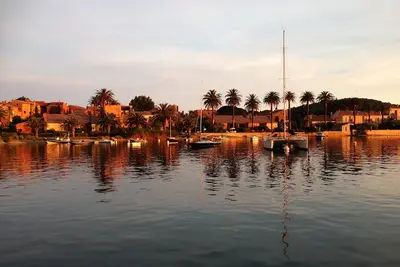 Image de Charmant appartement dans résidence privée à 2 pas du port