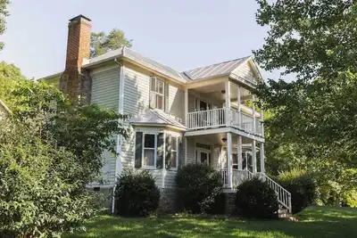 Image de Une retraite Riverside niché dans les montagnes Blue Ridge