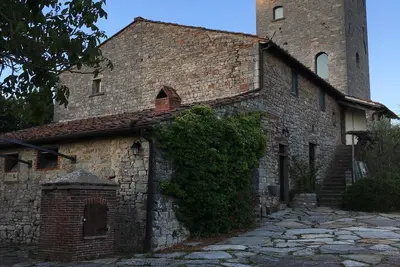 Image de Ancienne villa et tour entièrement rénovées au cœur du Chianti, en Toscane!
