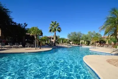 Image de Superbe 3 chambres, 2 salles de bain, spacieux condo de 1800 pieds carrés dans N. Scottsdale