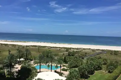 Image de La Grande est un condo en bord de mer sur Sand Key avec vue sur le golfe du Mexique