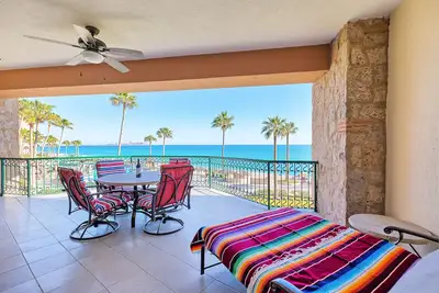 Image de Une vue imprenable sur l'océan depuis ce magnifique condo en bord de mer!