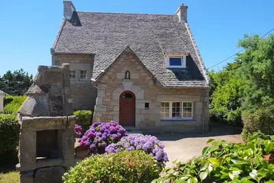 Très belle maison bretonne, en granite à 3 mn de la plage