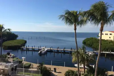 Image de Bel appartement 1 chambre avec une vue directe phénoménale sur la baie 312