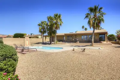 Image de Belle maison de style Santa Fe avec vue sur le lac