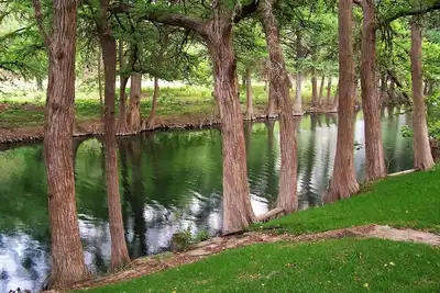 Image de Private Home And River Front sur la rivière Frio