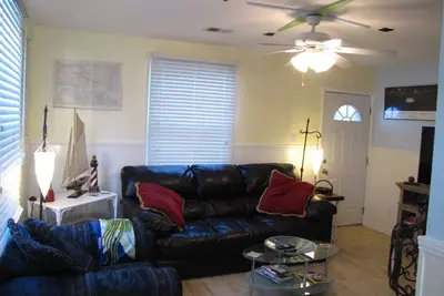 Image de Confortable et confortable à droite du centre-ville de Charleston Op2019-00450