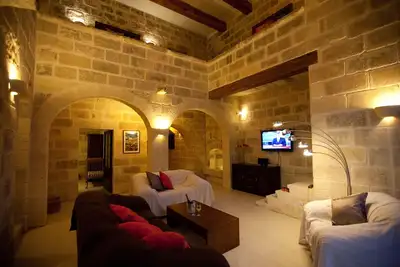 Image de Tilmun, Airconditioned, 5 Bedroomed Ferme avec piscine