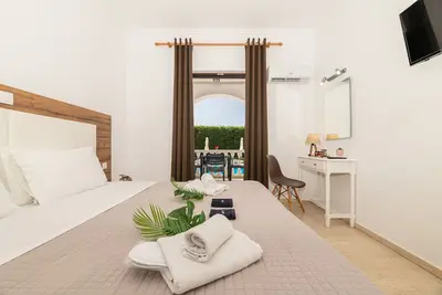 Image de Studio Standard avec Vue sur la Piscine