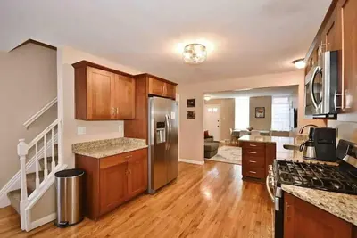 Image de À quelques pas de Historic East Carson Street. Calme, Moderne Ligne Accueil. Bike bienvenus