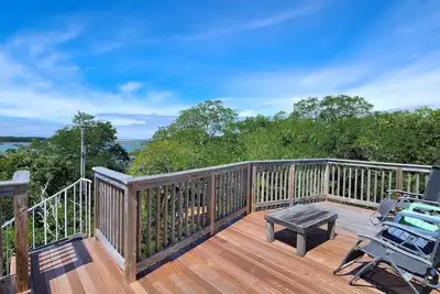 Image de 5bd récemment rénové - A / C, terrasse sur le toit avec vue sur le coucher de soleil et la mer