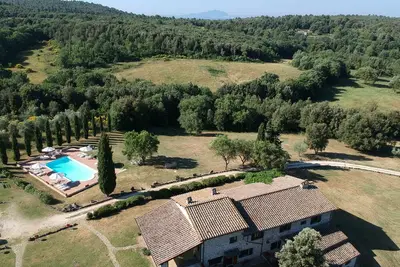 Image de Belle propriété entourée de verdure, 18 - 28 personnes, piscine privée