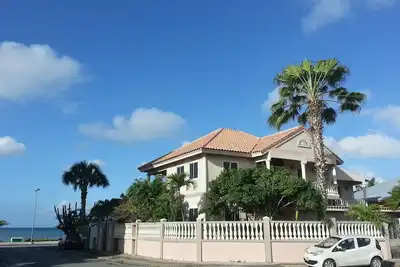 Image de En face de l'océan à distance de marche de tout