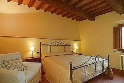Image de ferme avec piscine, panoramique endroit paisible près de firenze, Sienne