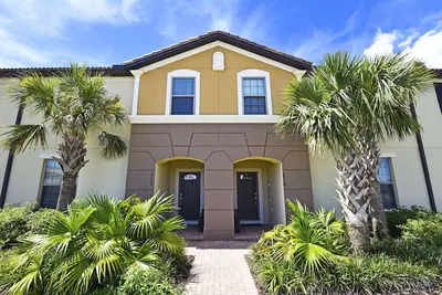 Image de Belle maison de ville avec piscine fermée de 4 chambres à Windsor au Westside Resort