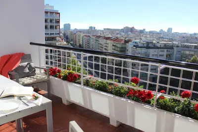 Image de Quad Avenue 2br 2ba, 2 balcons, garage, A. C (À froid ou à la chaleur), avec vue sur la vill