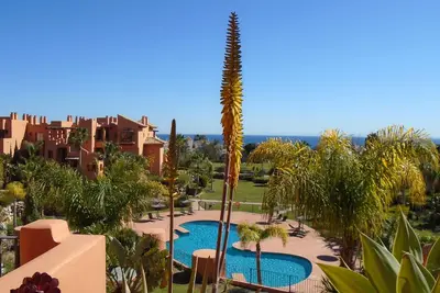 Luxe Sud face Penthouse avec vue panoramique sur la mer et le golf