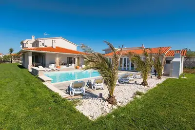 Image de Wellness area, sauna, -Jacuzzi, pool 60 m2, Salt water, quite, air massage in pool