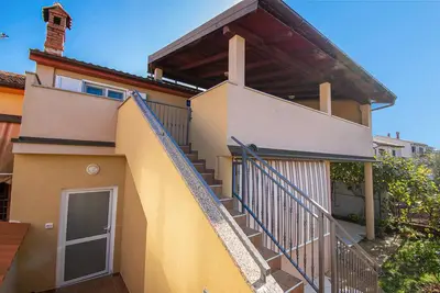 Image de Confortable appartement de 2 chambres avec terrasse ombragée spacieuse