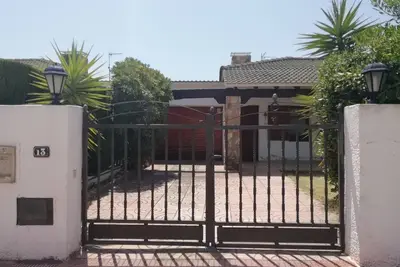 Image de Villa avec jardin confortable et calme près de la plage