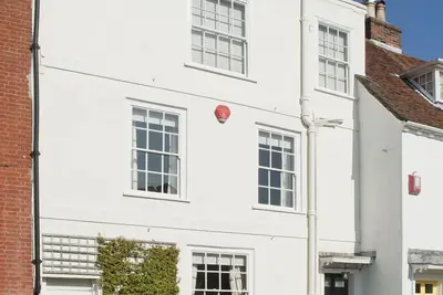 Image de Sea House, une élégante maison de ville géorgienne.