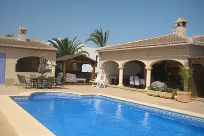 Image de Villa de luxe - pour cette maison de vacances à la maison