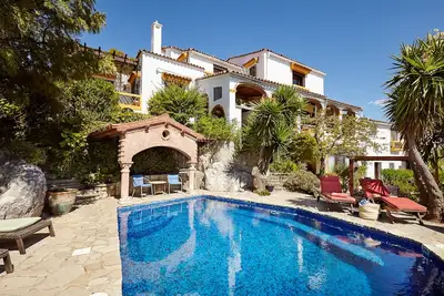 Image de Villa de luxe avec grand jardin et piscine privée dans un coin calme de Gaucin