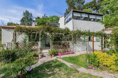 Image de Appartement dans la villa des propriétaires, piscine, parking clôturé.
