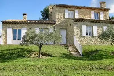 Image de Grande maison indépendante, calme, sur terrain arboré 2400m2, à 700 m du village