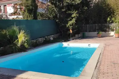 Image de Appartement en rez-de-jardin, piscine à 500m de la mer