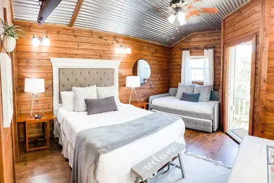 Image de Tiny House # 4 @Gathering Oaks Retreat