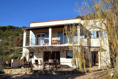 Image de Maison avec piscine sur la colline