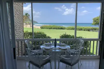 Image de Gentle Winds Oceanfront 2 / Br 2 / Ba Bâtiment le plus proche de la mer! Tarifs spéciaux!