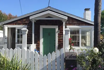 Image de Charmant Cottage près de la plage au coeur de Laguna Village