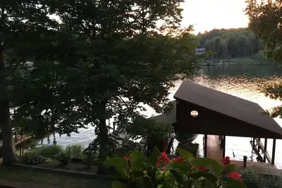 Image de Lake Front Luxury Cabin