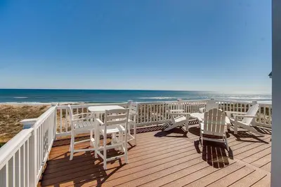 Image de Oceanfront Luxury Home w / Pool, bain Ă remous, ascenseur, salle de jeux, Dog-Friendly & More