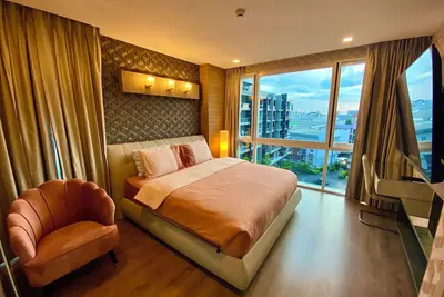 Image de Meilleur dans le centre de Pattaya Suite de luxe 114 m². Hall, 3 chambres, 3 toilettes